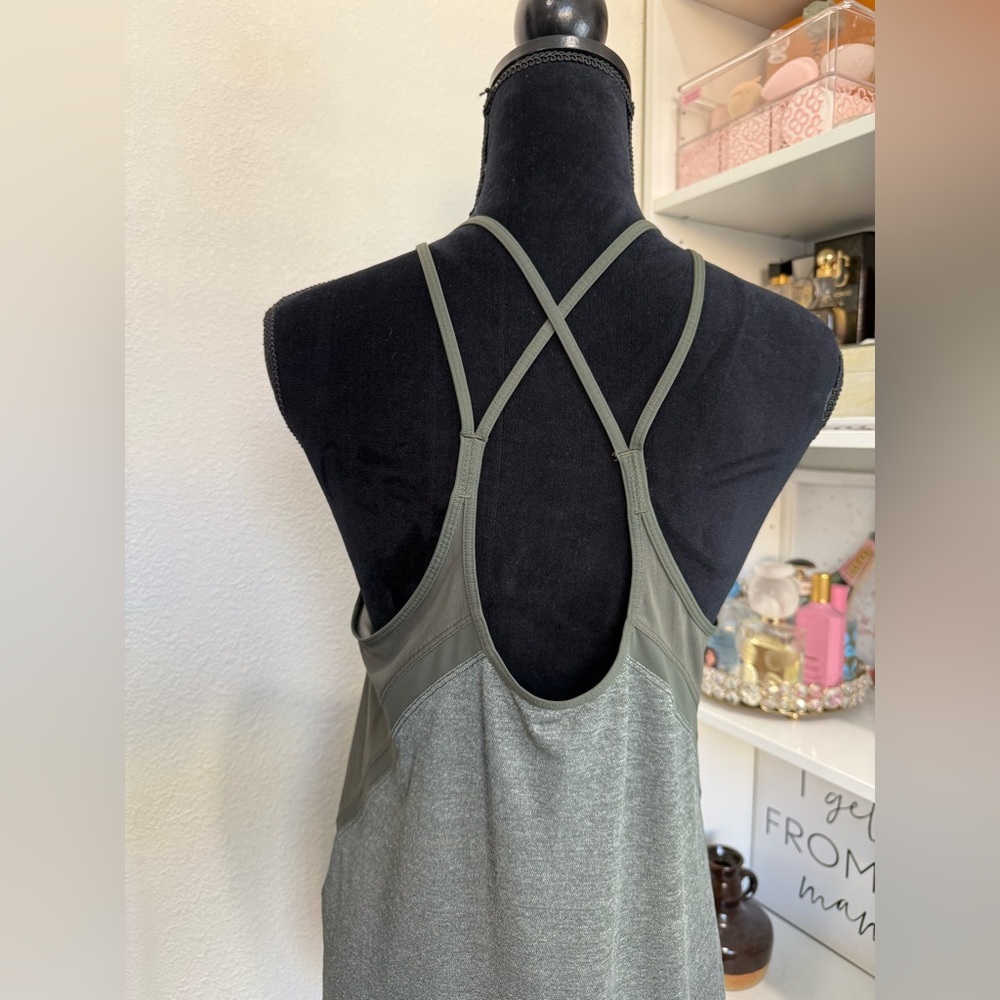 Lululemon Run Off-Route Tank top size 6 - Picture 5 of 8